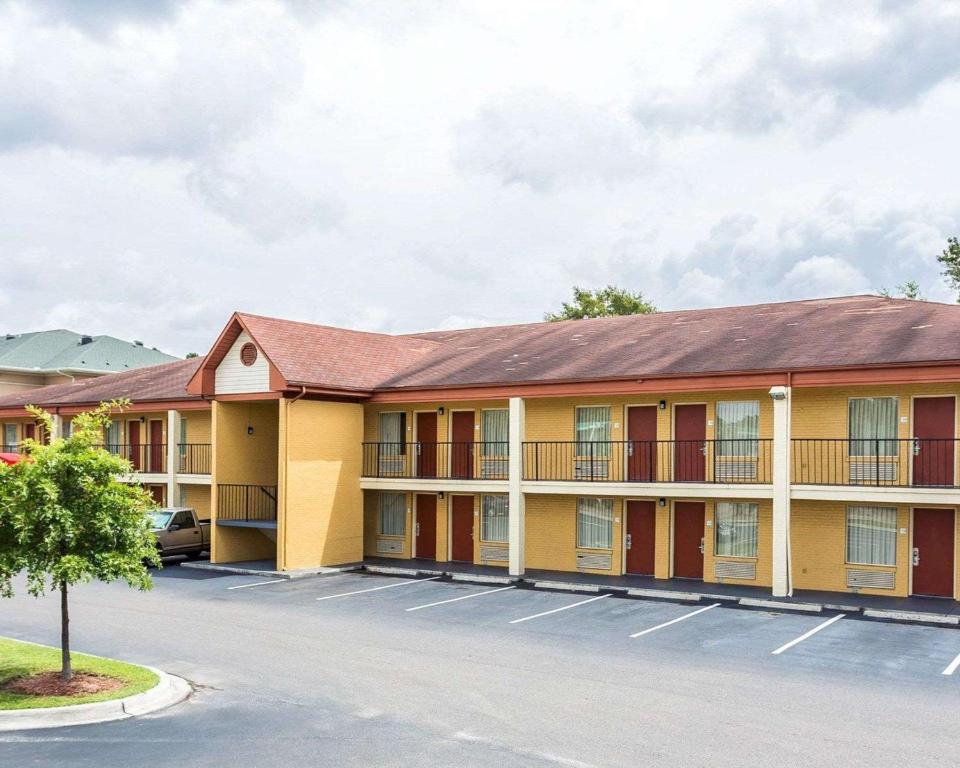 Econo Lodge North Charleston Main image 1